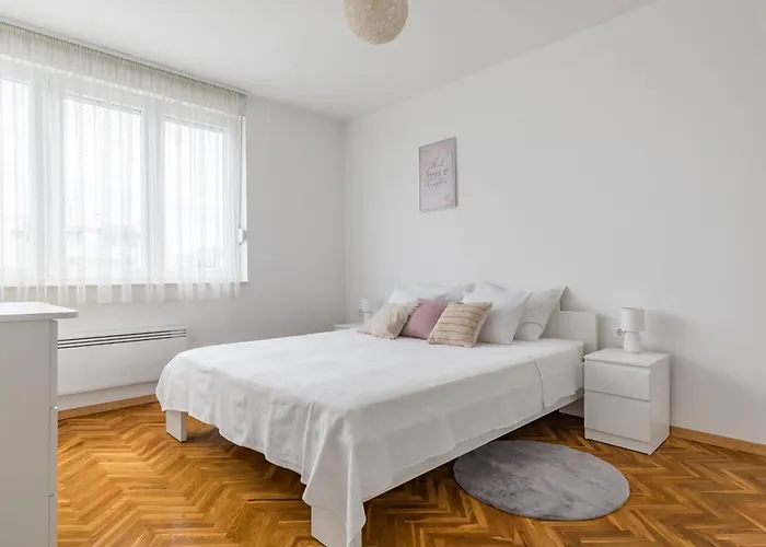 Aja Apartman *