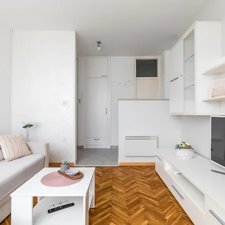 Apartament Aja